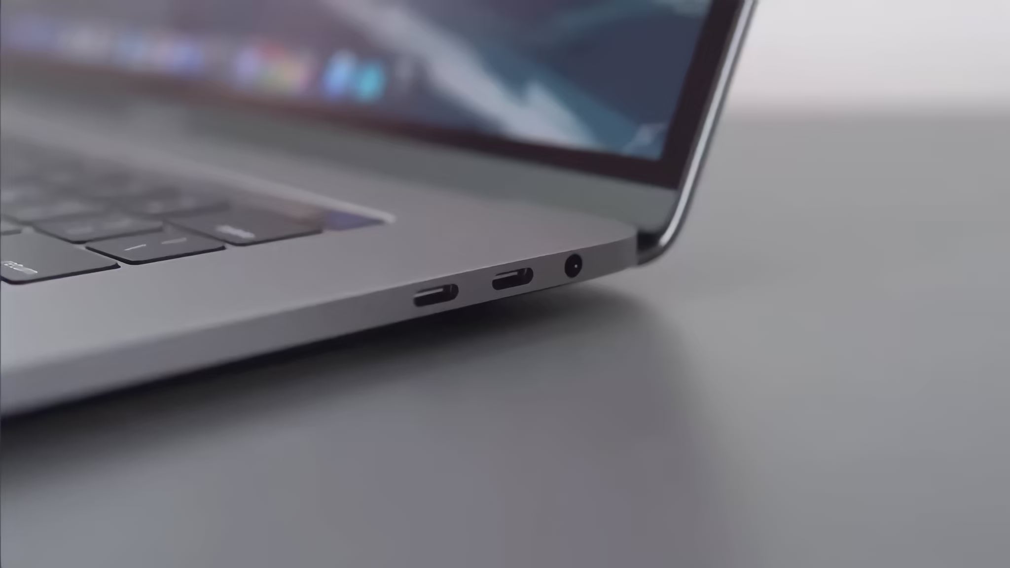 MacBook Pro 15-inch A1990 Core i7 2.4Ghz (2019) – TIO